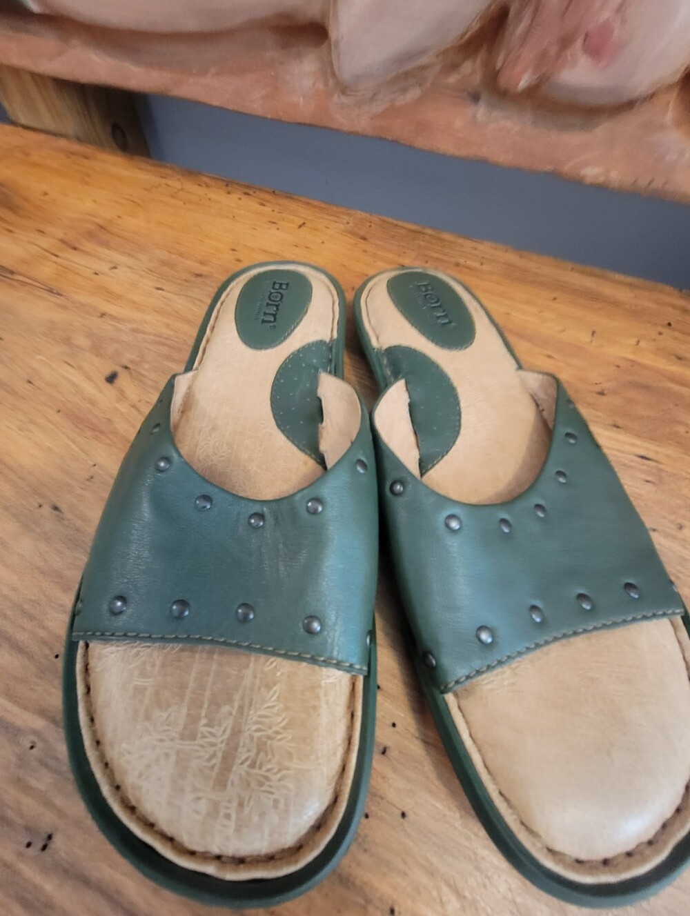 Born Sz 8 Forest Green Leather Slide Sandal w/Stud Detailing. Everyday Casual - Picture 3 of 12